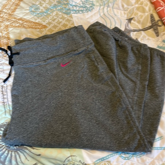 Nike Pants - Nike jogger capri sweats